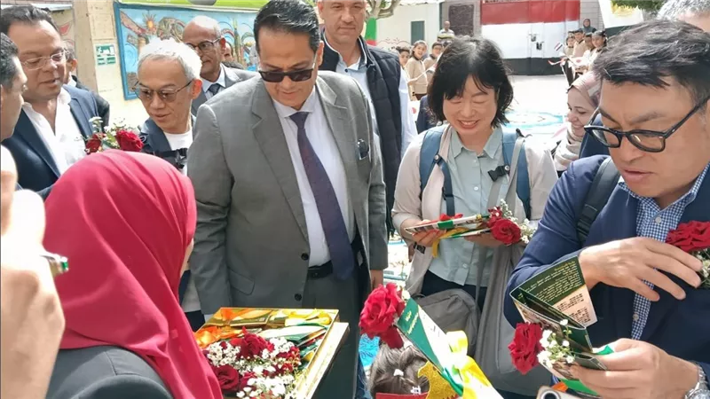 وفد ياباني يتفقد منظومة التعليم في مدارس التوكاتسو بالغربية