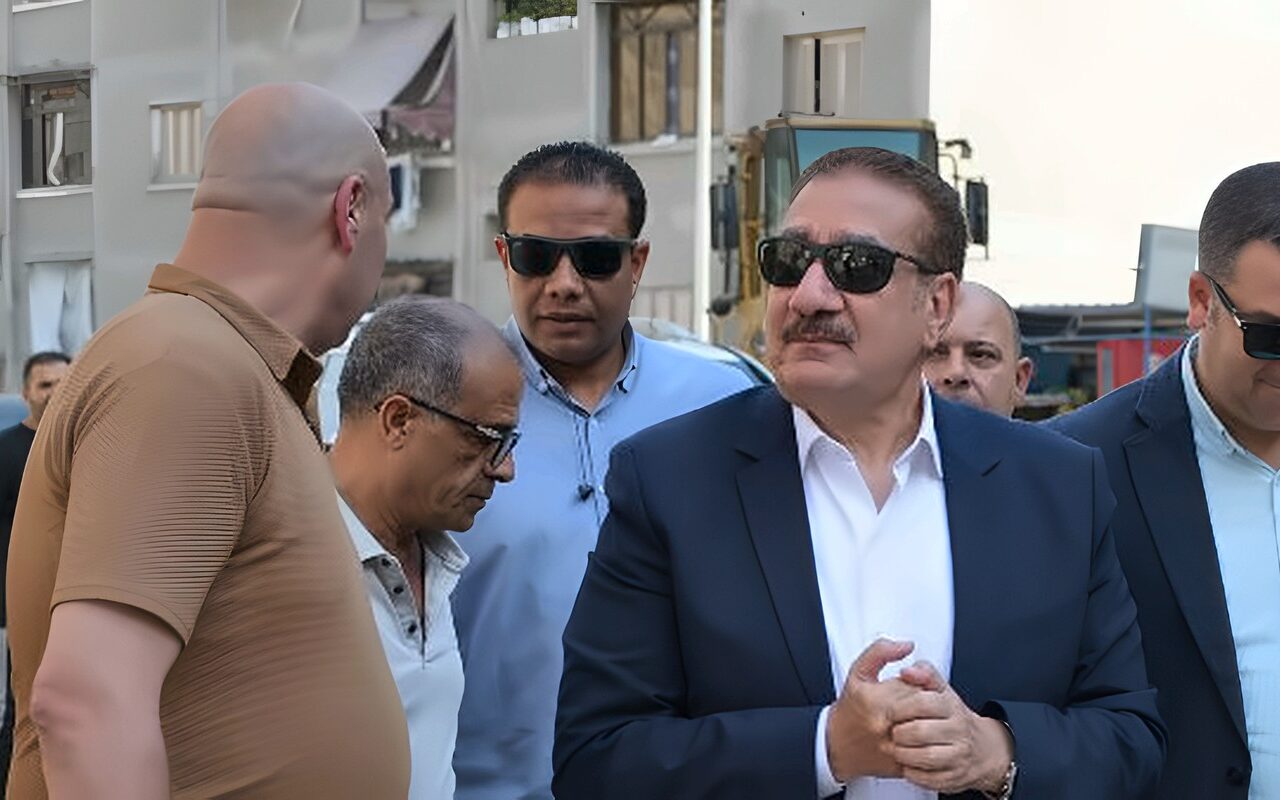محافظ بورسعيد يتابع مستجدات أعمال التطوير الشامل لـ72 عمارة بالمنطقة الأولى بحي المناخ