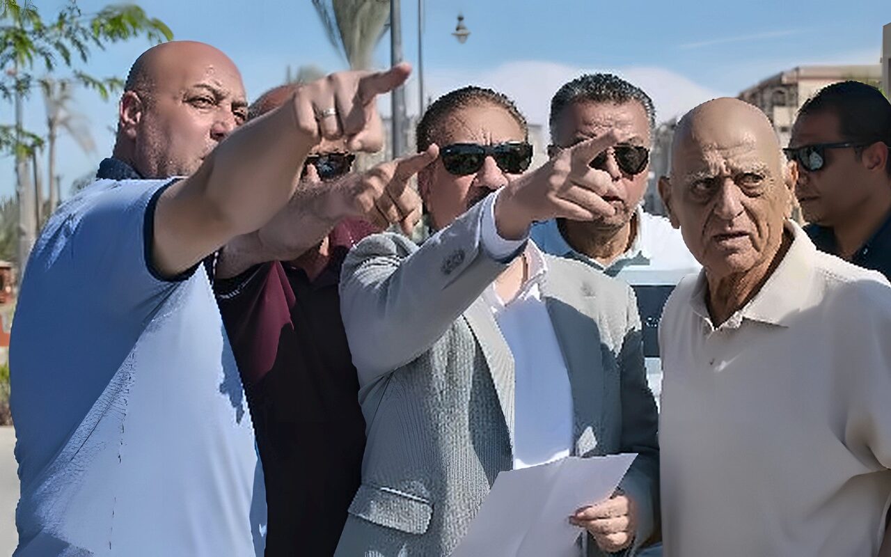 خلال جولته الميدانية اليوم .. محافظ بورسعيد يلتقي يسري عمارة أحد أبطال حرب أكتوبر