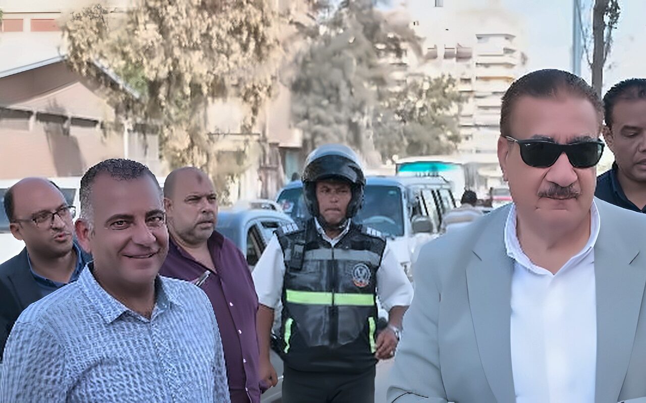 محافظ بورسعيد يتابع أعمال تطوير ورفع كفاءة القطاع الثاني من شارع عبد الرحمن شكري بحي الضواحي
