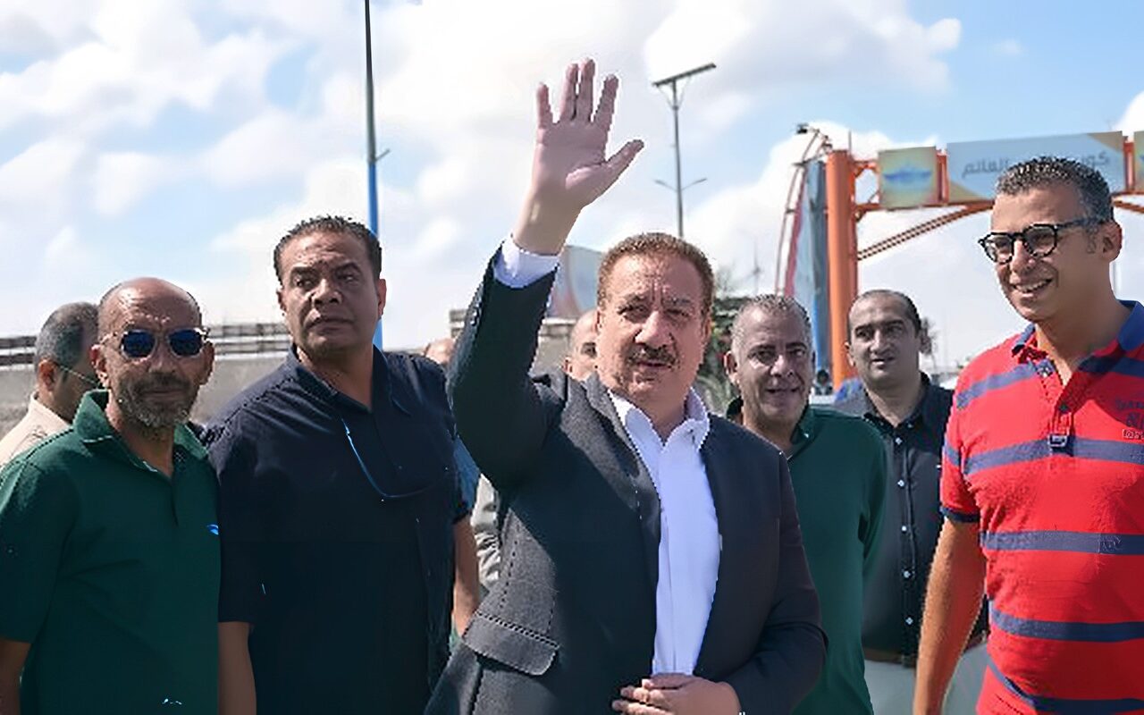 محافظ بورسعيد يتفقد تركيب كوبري النصر العائم استعدادًا لافتتاحه وتشغيله