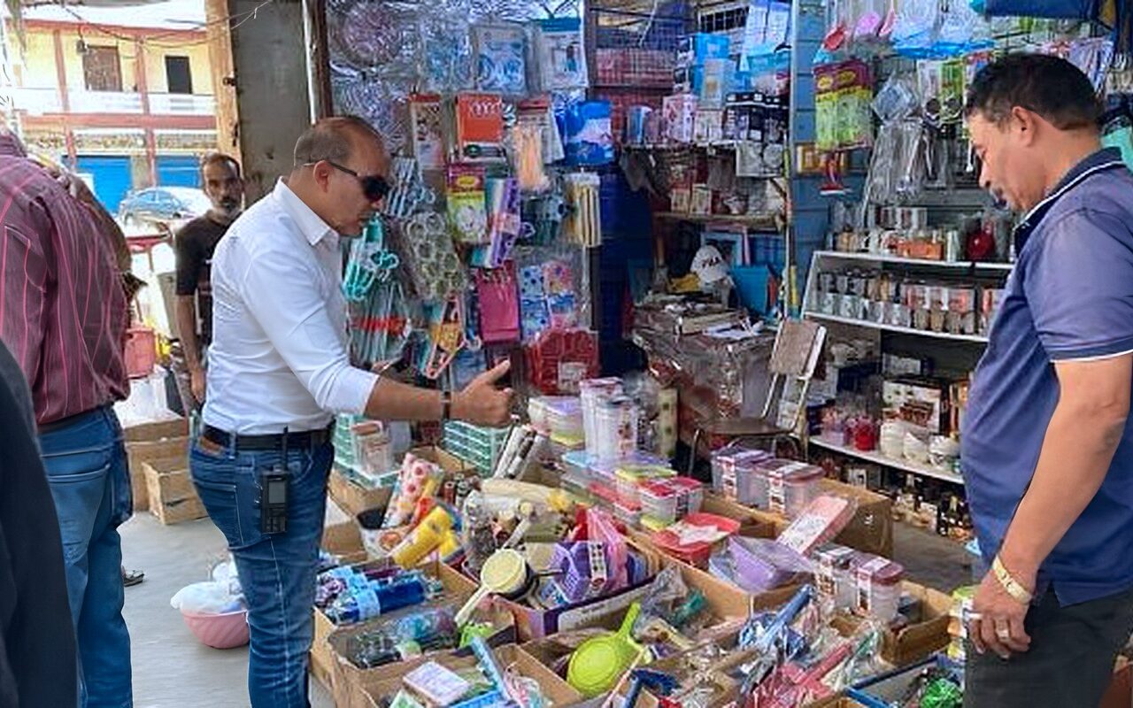 محافظ بورسعيد يناشد المواطنين وأصحاب المحال عدم إشغال الأرصفة والممرات