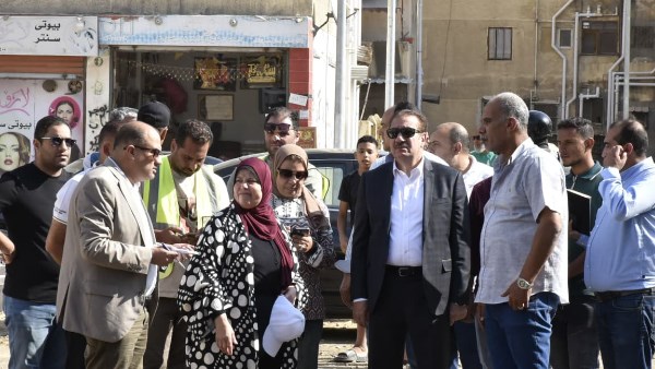 محافظ بورسعيد يتابع معدلات تنفيذ مشروعات تطوير المناطق السكنية بأجياء الزهور والضواحي