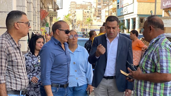 نائب محافظ بورسعيد يتابع ميدانيًا جهود إزالة الإشغالات والتعديات بنطاق حي الشرق