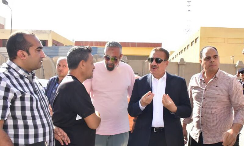 استياء من بطء التنفيذ.. محافظ بورسعيد يتابع أعمال تطوير ورفع كفاءة 126 عمارة سكنية