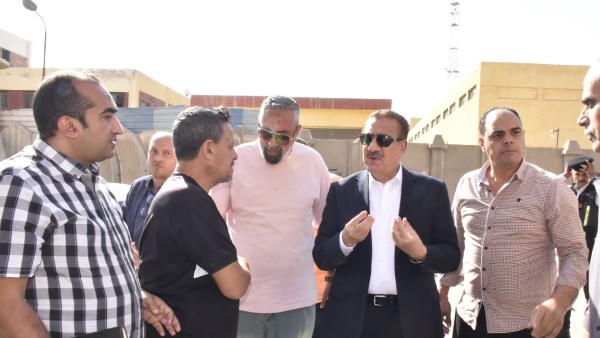 استياء من بطء التنفيذ.. محافظ بورسعيد يتابع أعمال تطوير ورفع كفاءة 126 عمارة سكنية