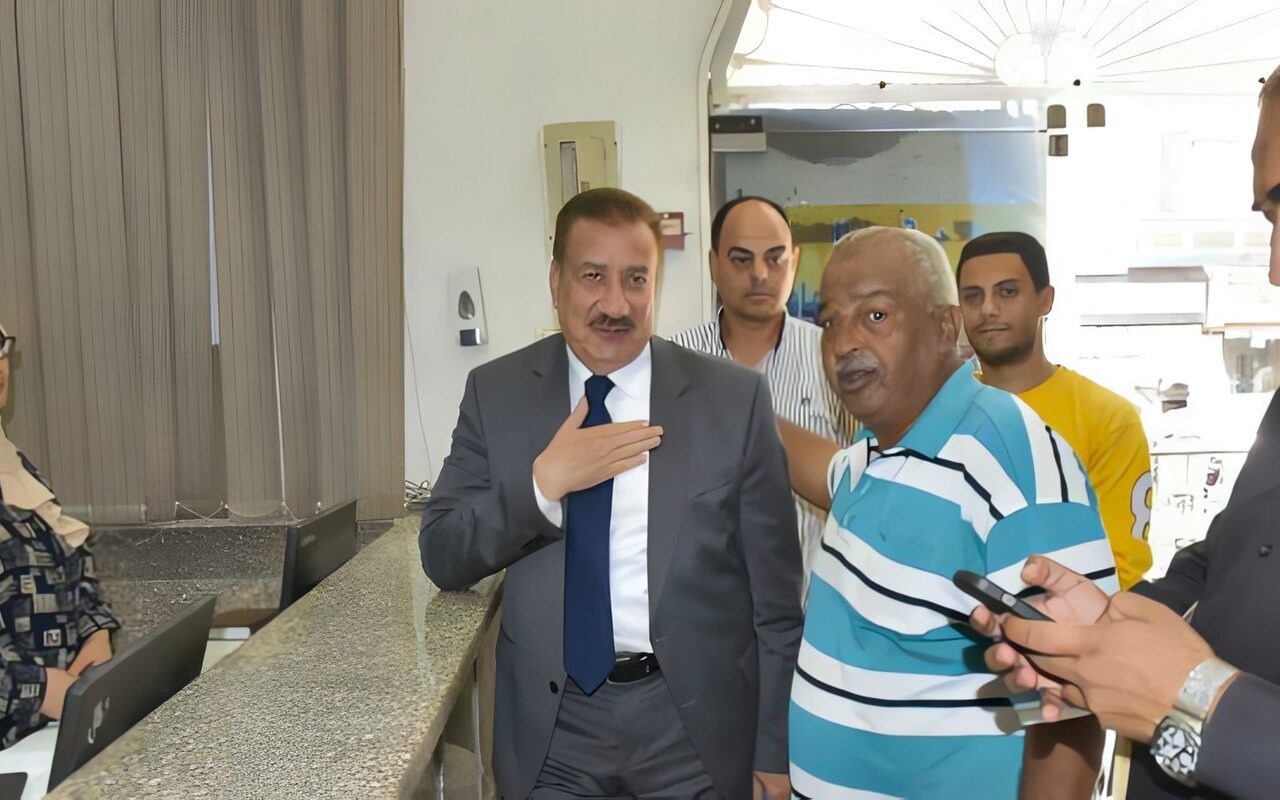 محافظ بورسعيد يفاجئ المركز التكنولوجي بحي العرب ويوجه بسرعة إنهاء معاملات المواطنين