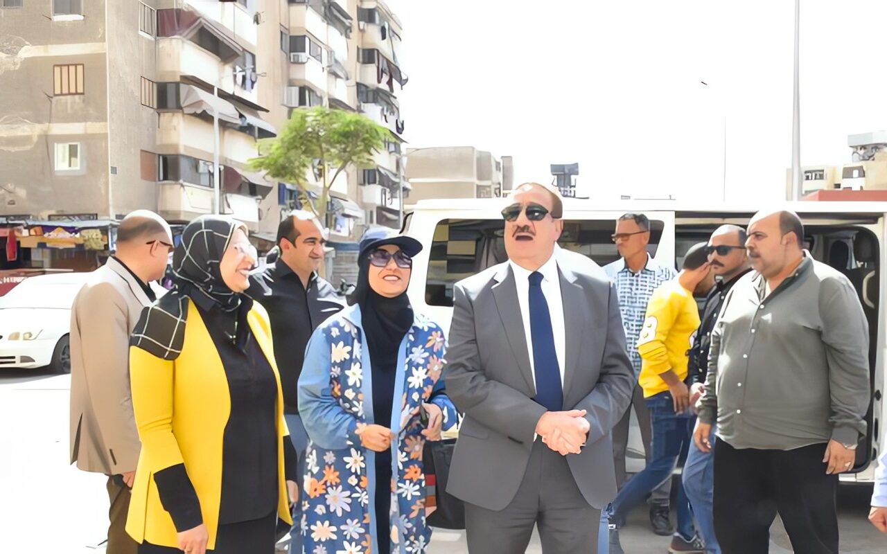 محافظ بورسعيد يتابع أعمال تطوير ورفع كفاءة شبكات الصرف ومياه الأمطار بحي العرب