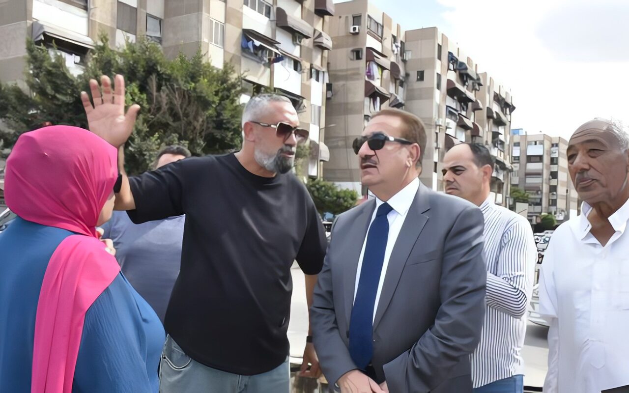 محافظ بورسعيد يتابع معدلات تنفيذ أعمال الرصف وتركيب البلدورات بمنطقة بنك الإسكان