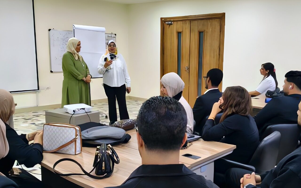 جامعة بورسعيد تترجم رؤيتها نحو «جامعة ناطقة بالإنجليزية» لبرامج تدريبية لطلابها