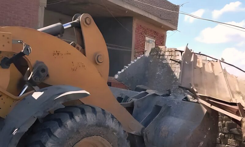 تنفيذا لتوجيهات محافظ بورسعيد.. إزالة حالتي بناء مخالفتين على مصرف بحر البقر