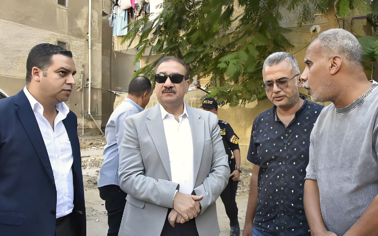 محافظ بورسعيد يتفقد ميدانيٱ تطوير ورفع كفاءة منطقتي “الزلط و عمر طاقة شمسية” بحي الزهور