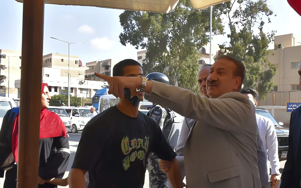 خلال جولته الميدانية بحي المناخ.. محافظ بورسعيد يشدد على سرعة إزالة إشغال كبير يعيق الحركة المرورية