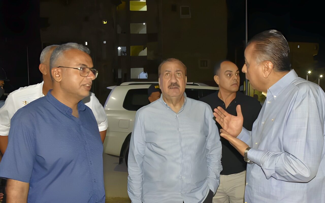 محافظ بورسعيد يتفقد أعمال تطوير منظومة الإنارة بمنطقتي البنك الأصفر وعمر المنخفض