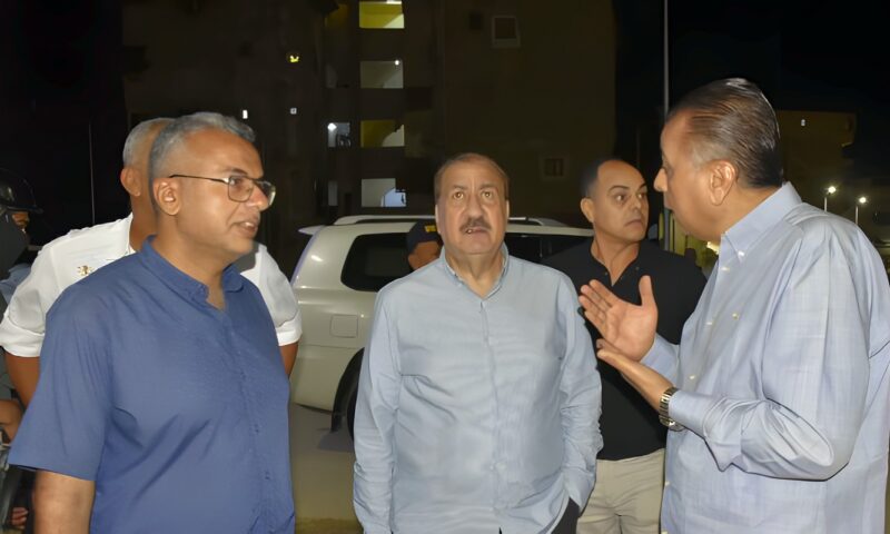 محافظ بورسعيد يتفقد أعمال تطوير منظومة الإنارة بمنطقتي البنك الأصفر وعمر المنخفض