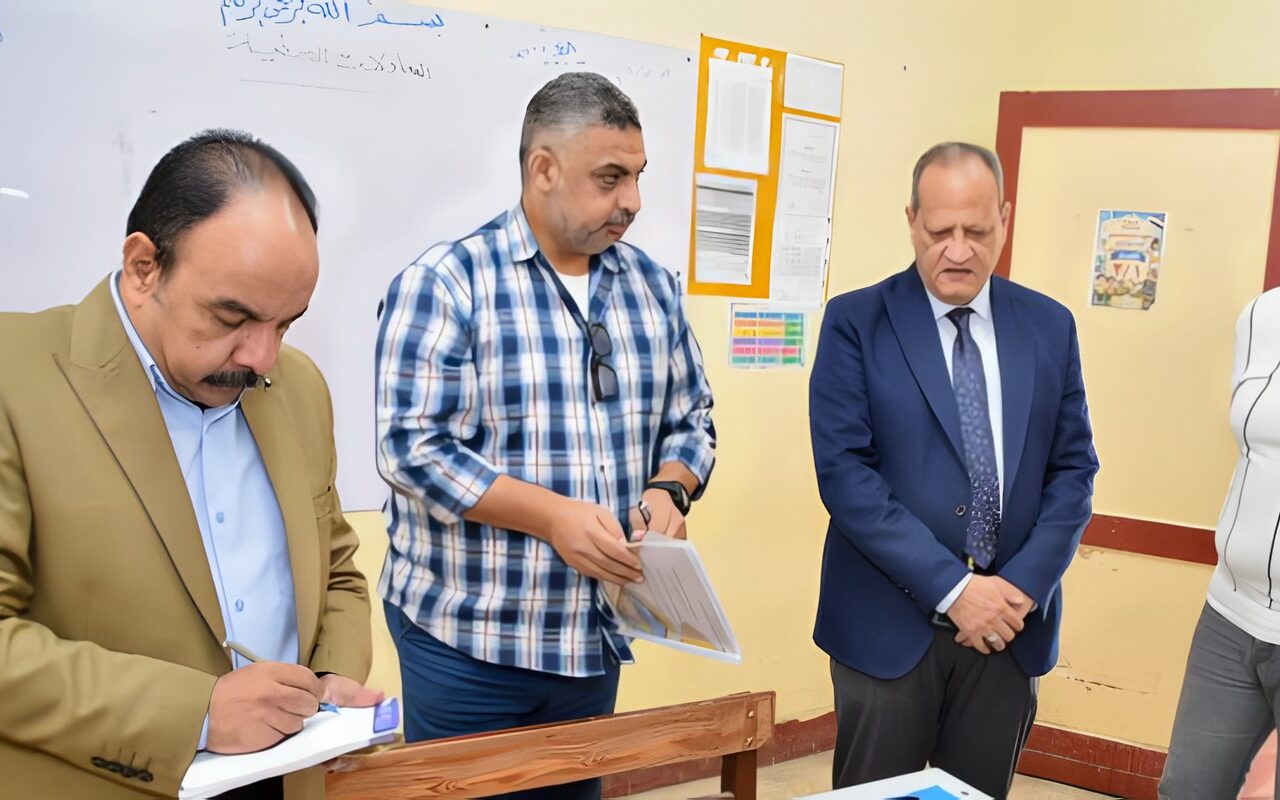 وكيل تعليم بورسعيد يتابع انتظام الدراسة بمدرسة الشهيد أحمد فوزي