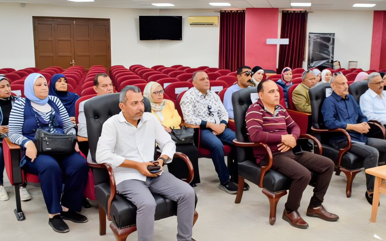 تعليم بورسعيد يستعرض آليات تطوير منظومة عمل إدارة المتابعة وتقويم الأداء