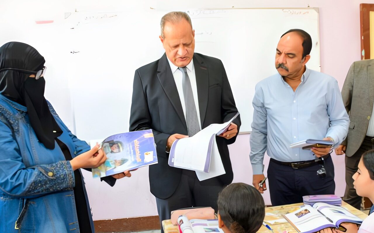 وكيل تعليم بورسعيد في زيارة لمدرسة طارق بن زياد الابتدائية لمتابعة العملية التعليمية