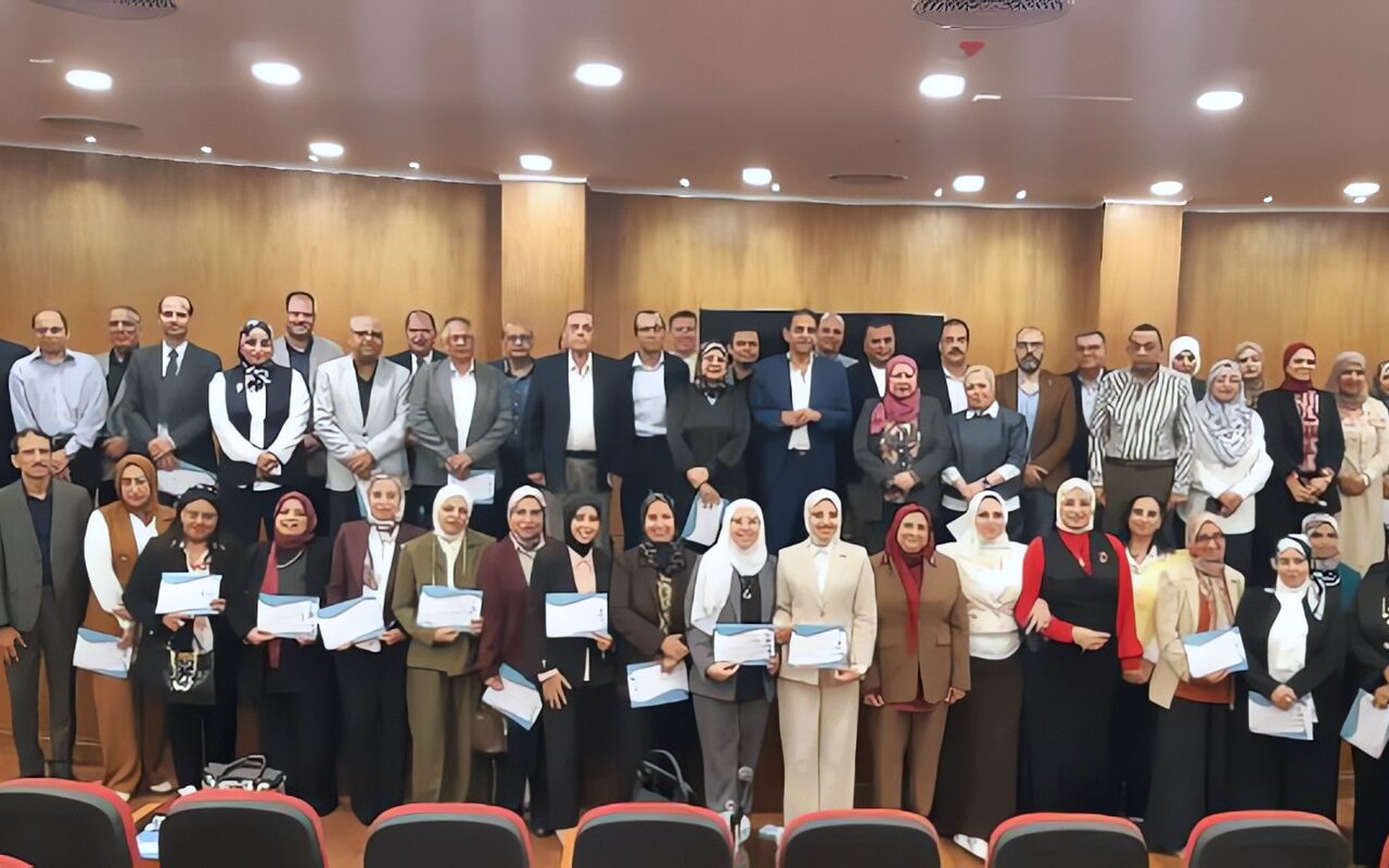 رئيس جامعة بورسعيد يشهد ختام دورات إعداد القيادات لعام 2026.. صور