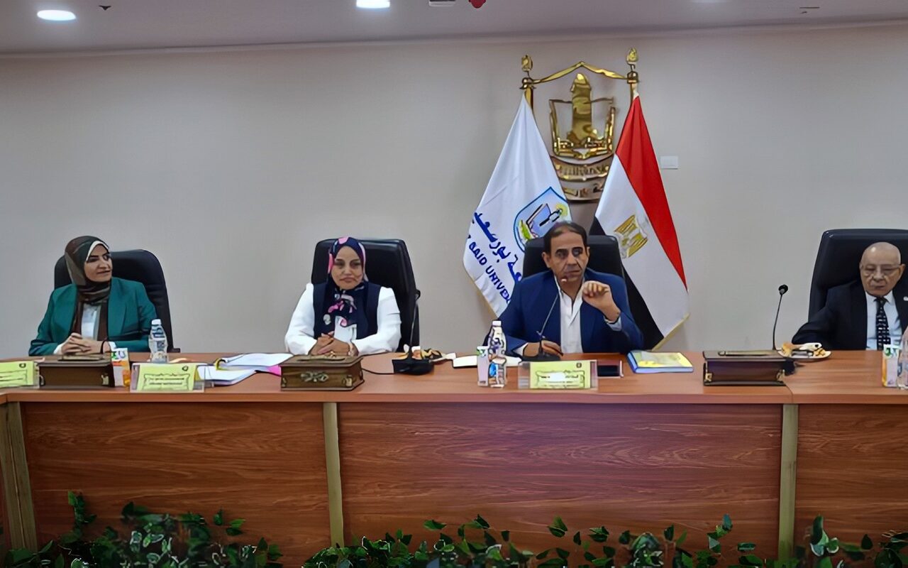 مجلس جامعة بورسعيد في اجتماعه الدوري: تطوير شامل للبنية الجامعية والتحول الرقمي والبحث العلمي.. صور