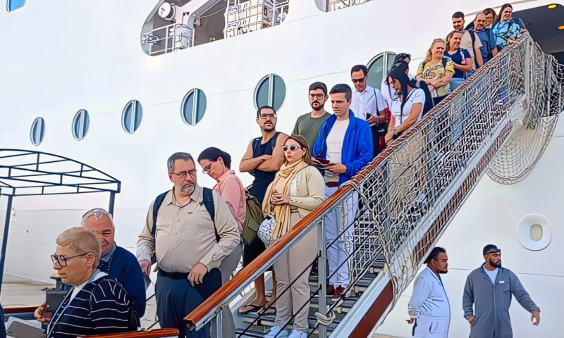 ميناء غرب بورسعيد يستقبل السفينة السياحية MSC LIRICA