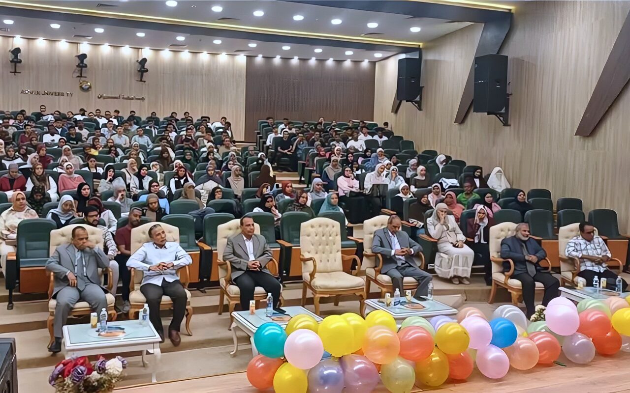 جامعة أسوان تفتح ملف البحث العلمي في عصر الذكاء الاصطناعي.. النزاهة الأكاديمية خط أحمر