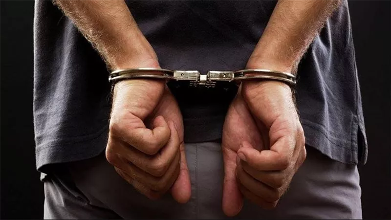 ضبط متهم مطلوب للسجن 15 سنة في أبوقرقاص بالمنيا بعد إصابته أثناء الهرب