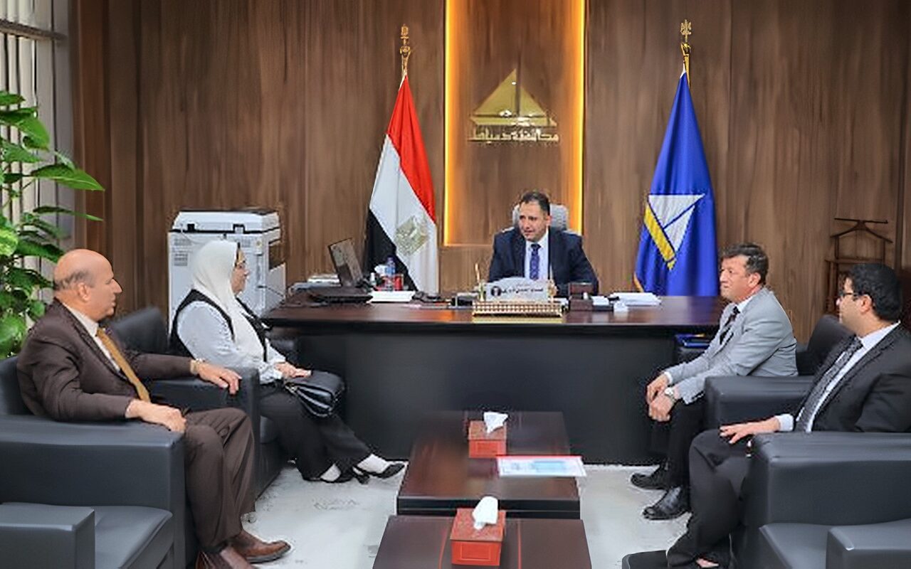 محافظ دمياط يلتقي مديرة المالية الجديدة لبحث عدد من ملفات العمل