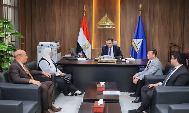 محافظ دمياط يلتقي مديرة المالية الجديدة لبحث عدد من ملفات العمل
