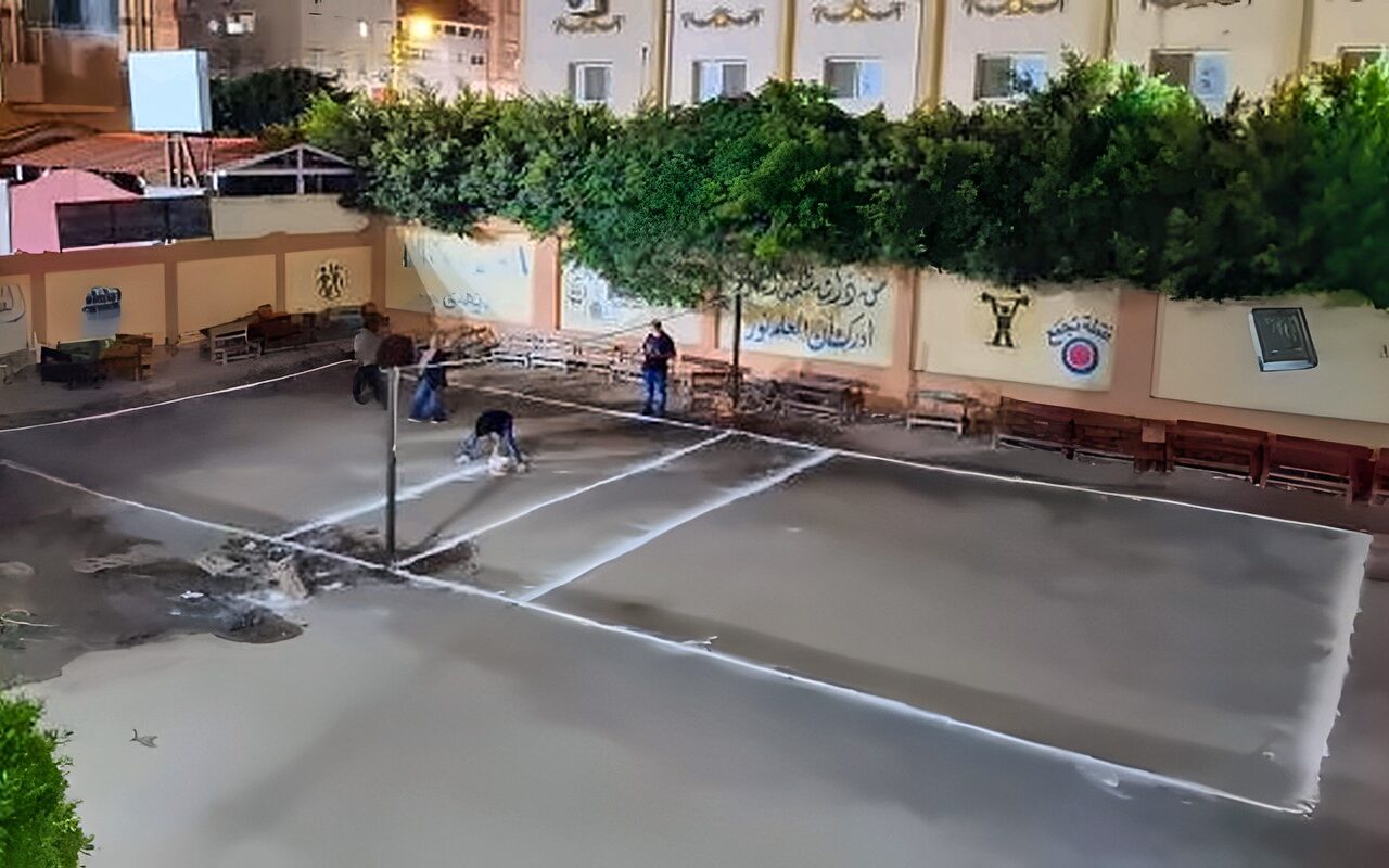 ملعب للكرة الطائرة.. محافظ دمياط يحقق أمنية طالبات مدرسة بنات عزبة البرج