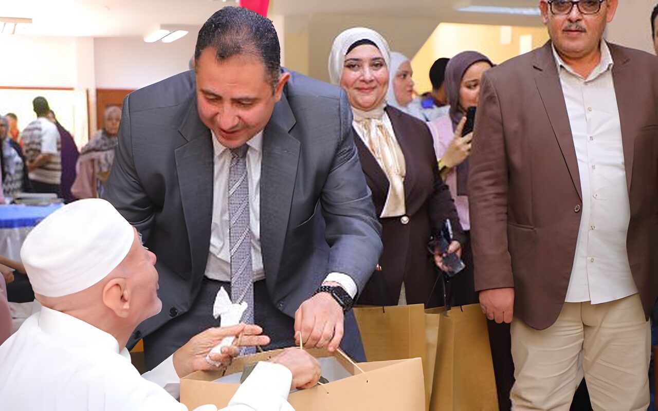 محافظ دمياط يحتفل مع كبار السن باليوم العالمي للمسنين
