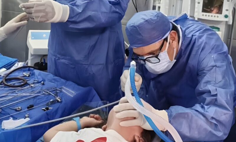 إنقاذ طفلة تبلغ من العمر 3 سنوات من اختناق حاد إثر ابتلاع جسم غريب في دمياط