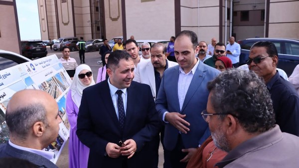 محافظ دمياط يتفقد مشروع سوق الجمعة بشطا
