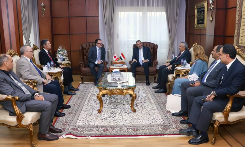 رئيس هيئة ميناء دمياط يبحث مع السفير الكندي فرص التعاون والاستثمار