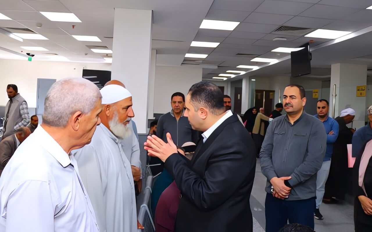 محافظ دمياط يلتقي بالموانين بالمركز التكنولوجي لخدمة المواطنين