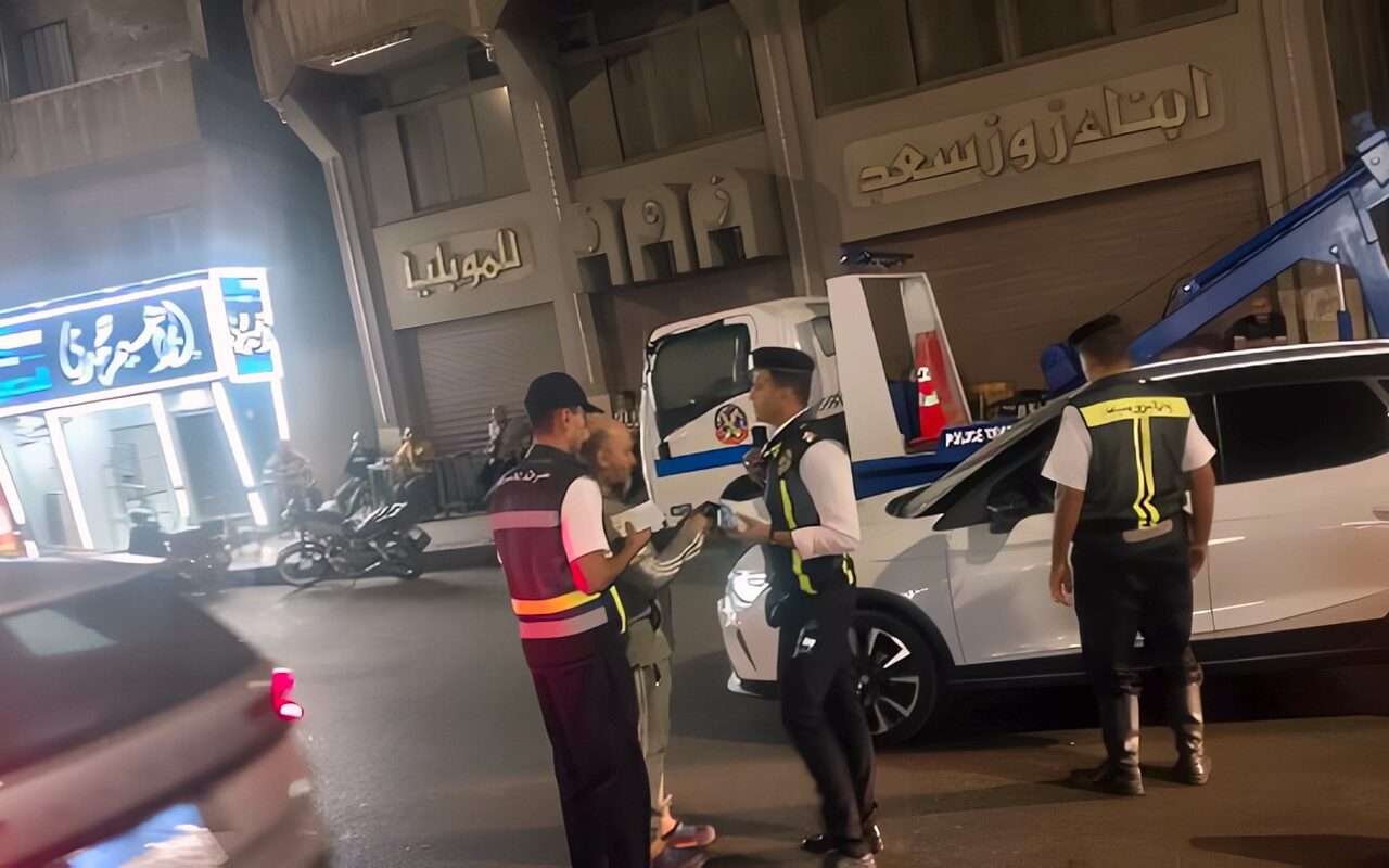 حملات مرورية لإعادة الانضباط المروري وضبط المُخالفين بشوارع دمياط