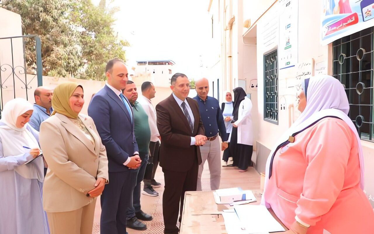 محافظ دمياط يتفقد الوحدة الصحية بـ العطوي للاطمئنان على مستوى الخدمات