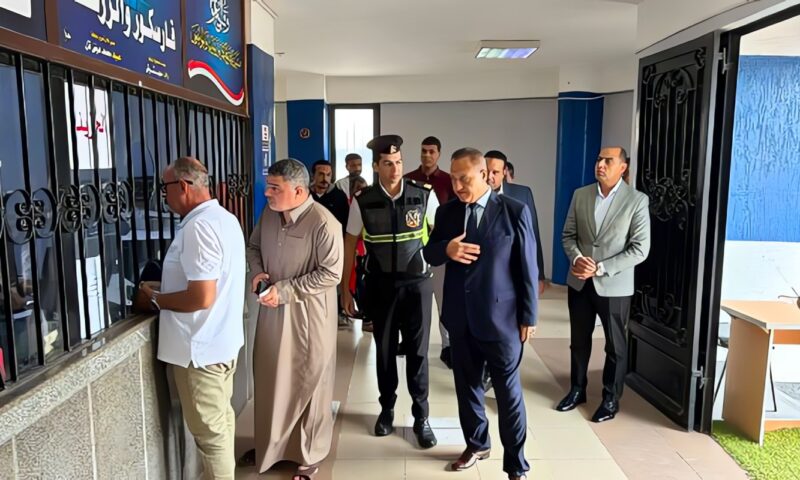 مدير أمن دمياط يتفقد وحدة مرور فارسكور ويوجه بتيسير الخدمات المقدمة للمواطنين
