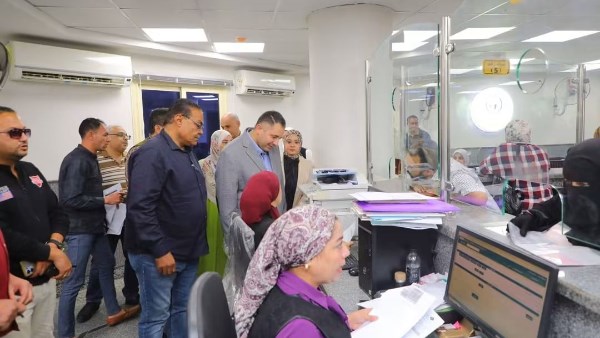 محافظ دمياط يلتقي بالموانين ويستمع إلى شكاواهم في المركز التكنولوجي