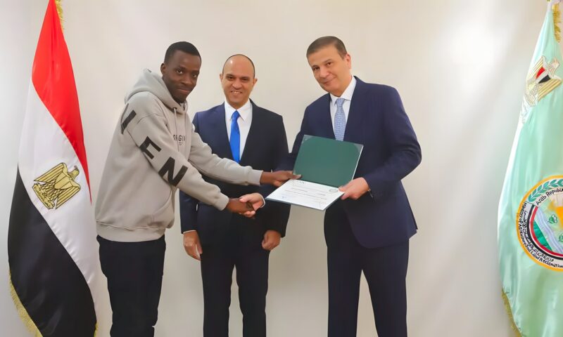 وزير الزراعة يسلم شهادات التخرج لـ10 متدربين من أوغندا بختام برنامج تدريبي حول «الأمن الغذائي»
