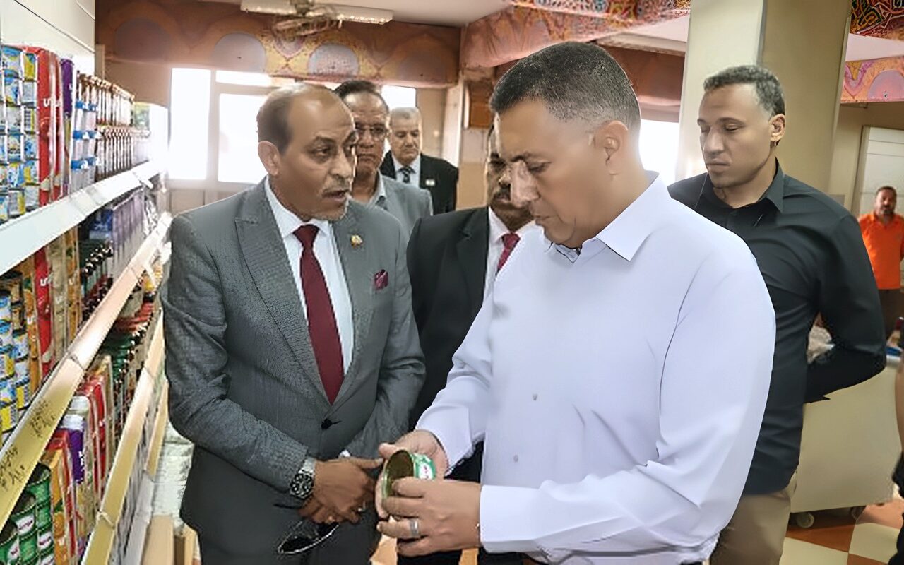 محافظ القليوبية يتفقد المجمعات الاستهلاكية «دلتا ماركت» بقليوب وطوخ لمتابعة خفض الأسعار