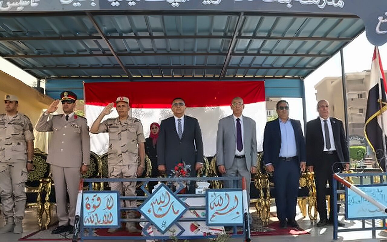 محافظ القليوبية يتفقد مدرسة بنها الثانوية الميكانيكية لمتابعة التأهيل العسكري للطلاب