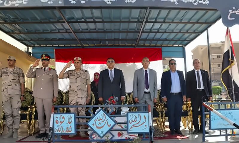 محافظ القليوبية يتفقد مدرسة بنها الثانوية الميكانيكية لمتابعة التأهيل العسكري للطلاب