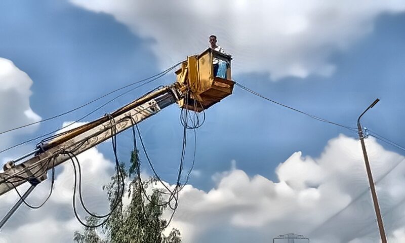 إعادة الإنارة لطريق خط 12 بطوخ بعد عامين من سرقة الأسلاك والكشافات