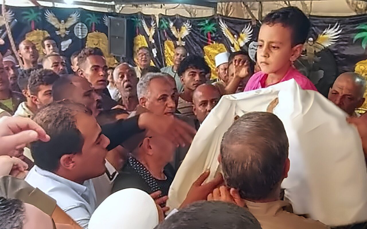الكفن ينهي خصومة عائلتي دعبس والمريجي بطوخ .. فيديو