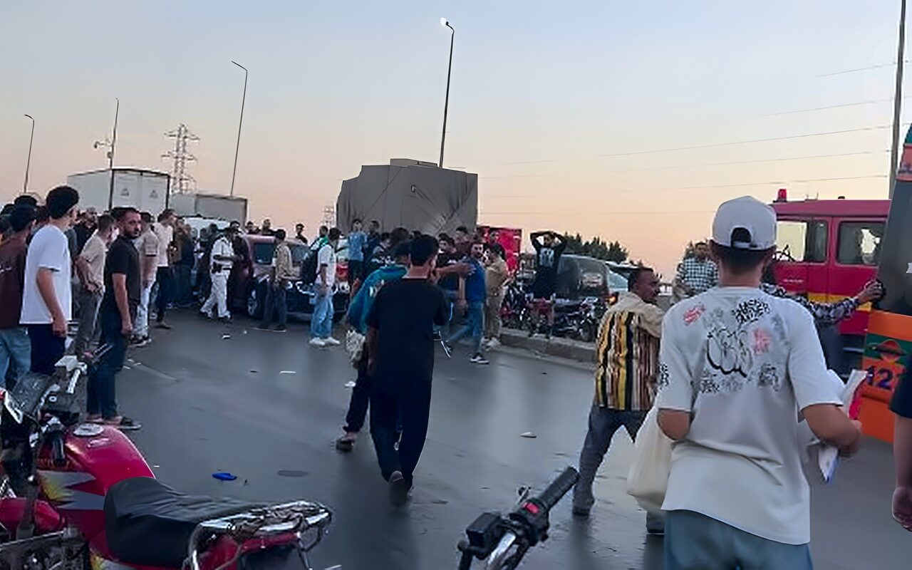 إصابة 5 أشخاص في تصادم 3 سيارات أعلى كوبري المنصورة بطريق بنها الزراعي