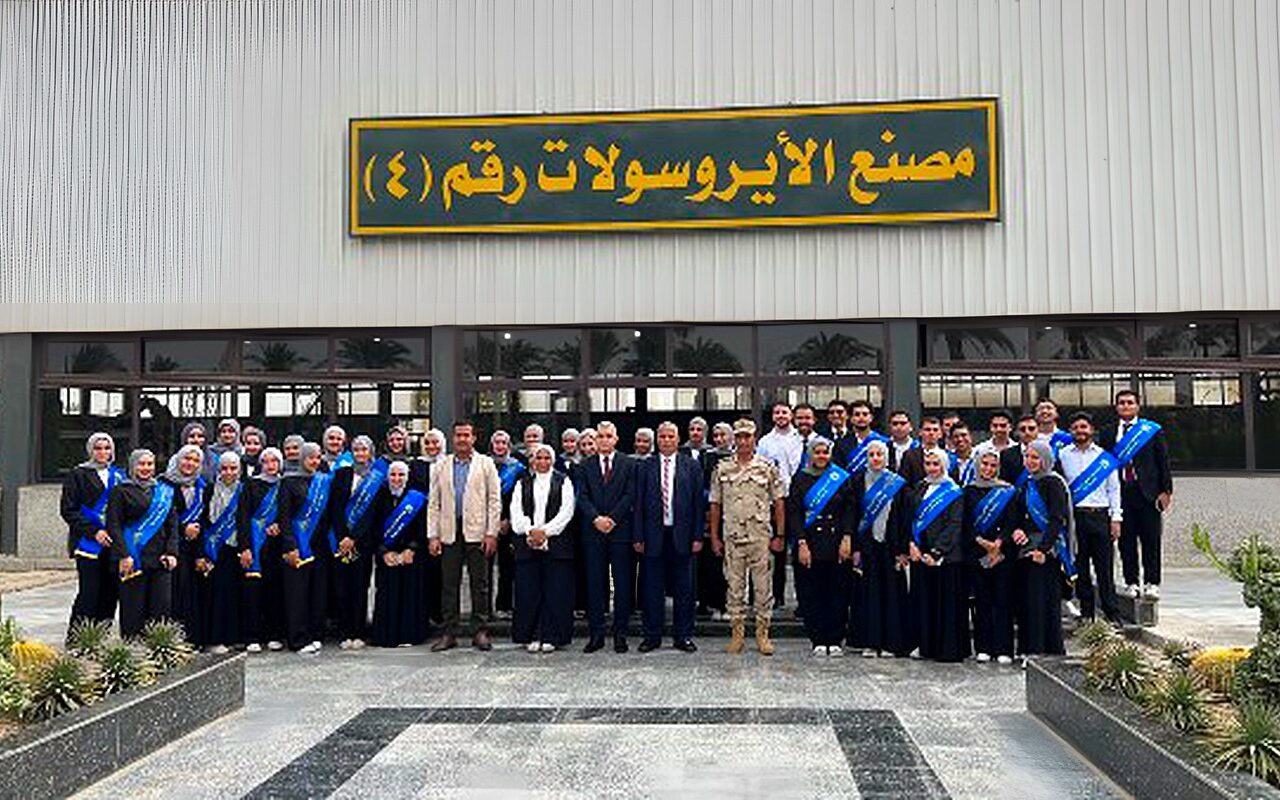 جامعة بنها تعزز وعي طلابها بالمشروعات القومية بزيارة مصنع أبي رواش