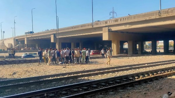 وفاة شخص صدمه قطار في نزلة قليوب.. والأهالي يطالبون بسلم أعلى السكة الحديد لمنع تكرار الحوادث