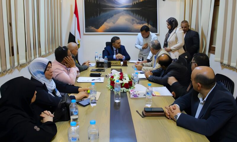 محافظ القليوبية يبحث مطالب وشكاوى مواطني بنها وكفر شكر وطوخ وقها