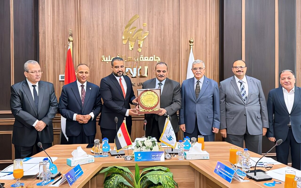 مجلس جامعة بنها الأهلية يكرم رئيس جهاز تنمية مدينة العبور الجديدة